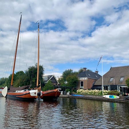 Puur Eastermar - Monumentaal, Authentiek En Luxe Koetshuis Aan Open Vaarwater Met Jacuzzi En Sauna Oostermeer Exterior photo