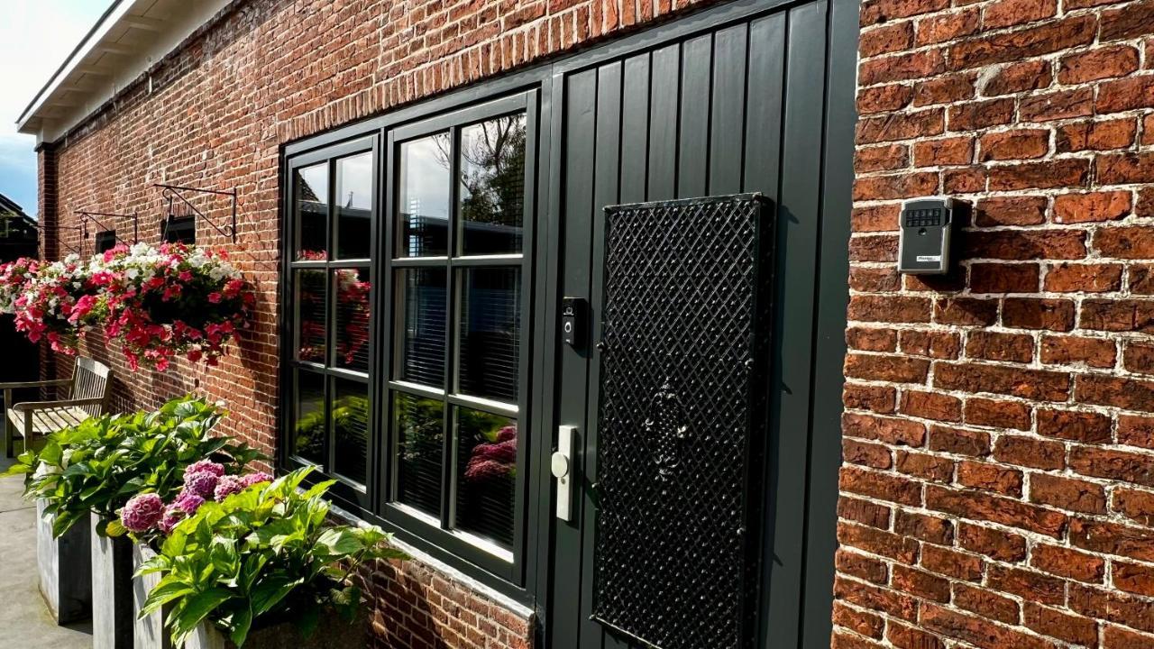 Puur Eastermar - Monumentaal, Authentiek En Luxe Koetshuis Aan Open Vaarwater Met Jacuzzi En Sauna Oostermeer Exterior photo