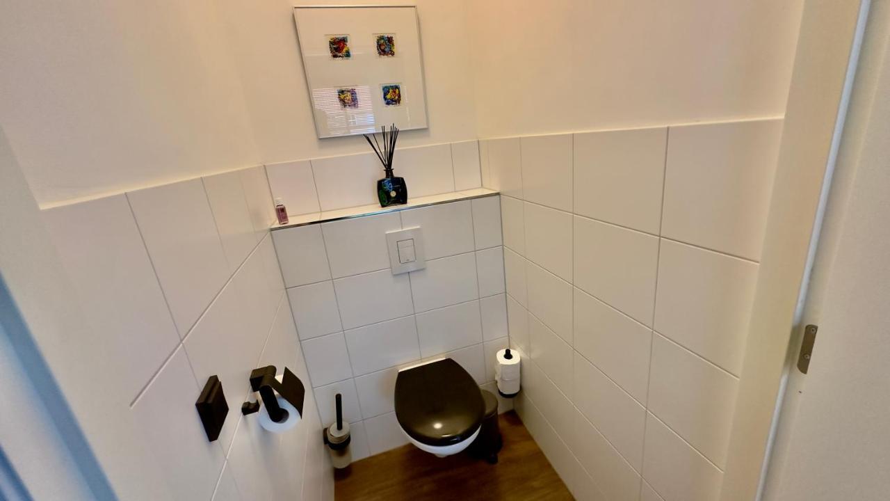 Puur Eastermar - Monumentaal, Authentiek En Luxe Koetshuis Aan Open Vaarwater Met Jacuzzi En Sauna Oostermeer Exterior photo
