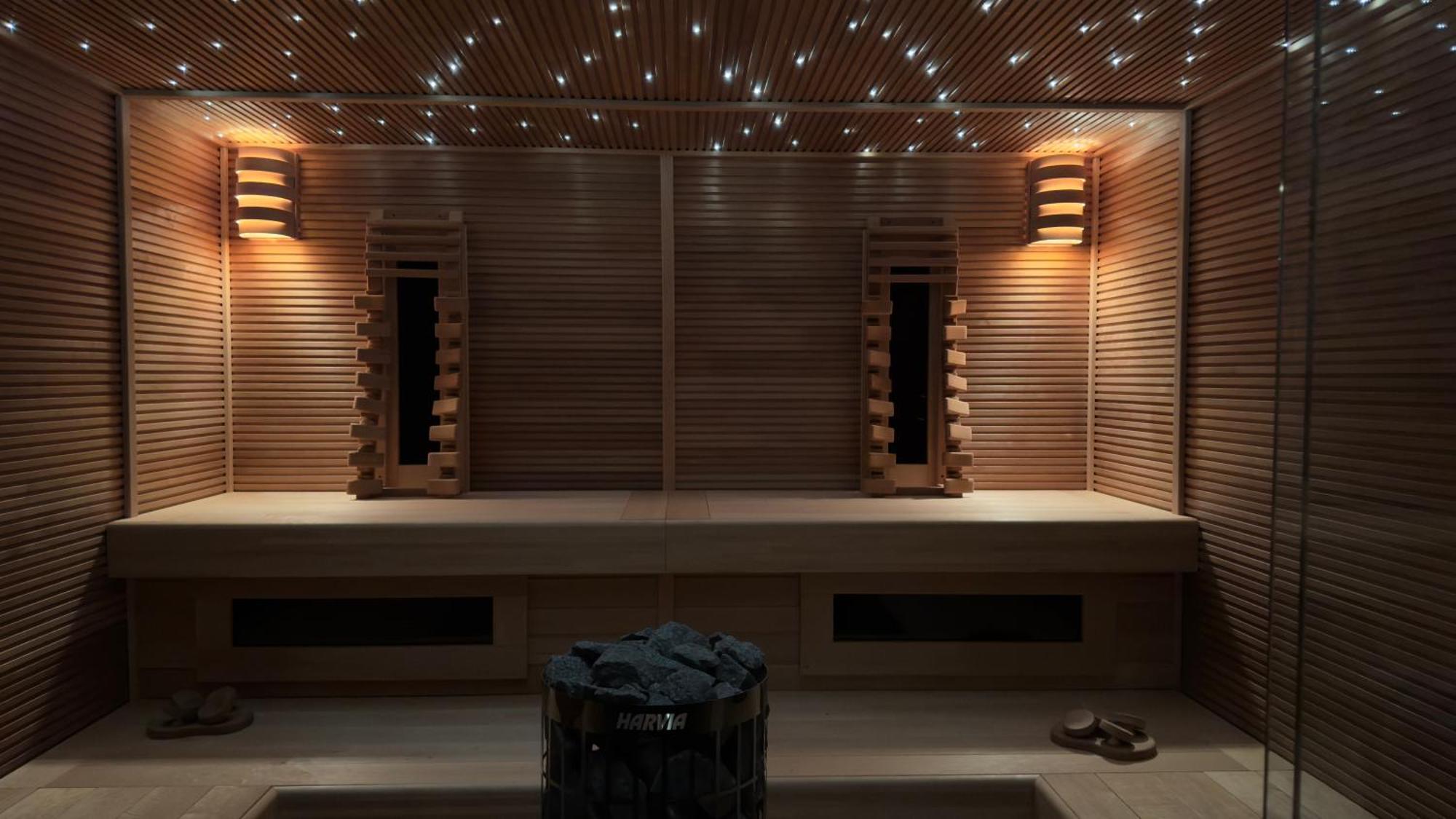 Puur Eastermar - Monumentaal, Authentiek En Luxe Koetshuis Aan Open Vaarwater Met Jacuzzi En Sauna Oostermeer Exterior photo